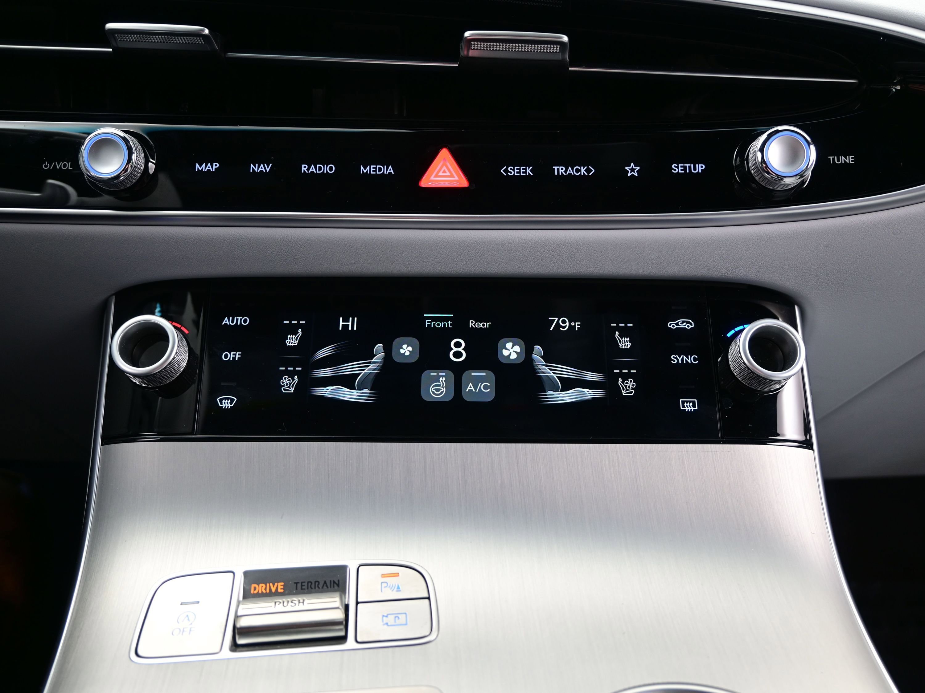 Certified 2026 Genesis GV70 2.5T Advanced image 21