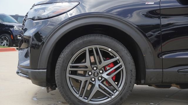 Used 2025 Ford Explorer ST-Line w/ ST-Line Street Pack AWD/4WD image 5
