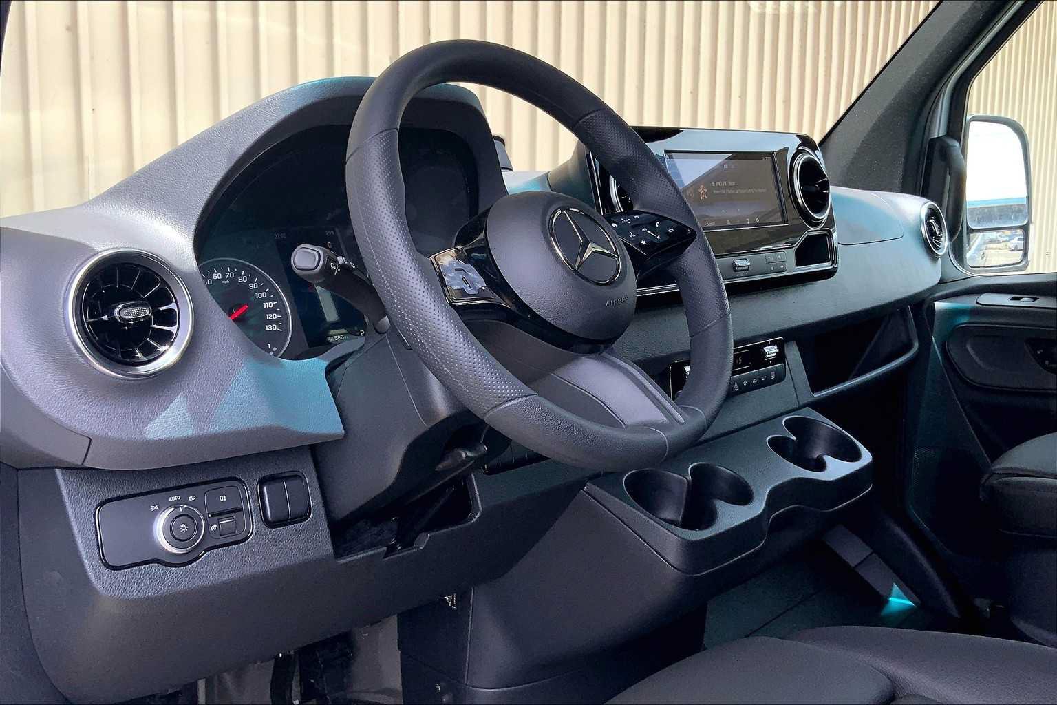 Used 2025 Mercedes-Benz Sprinter 2500 image 16