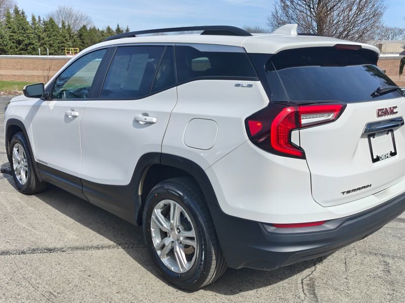 Used 2023 GMC Terrain SLE w/ Driver Convenience Package image 9