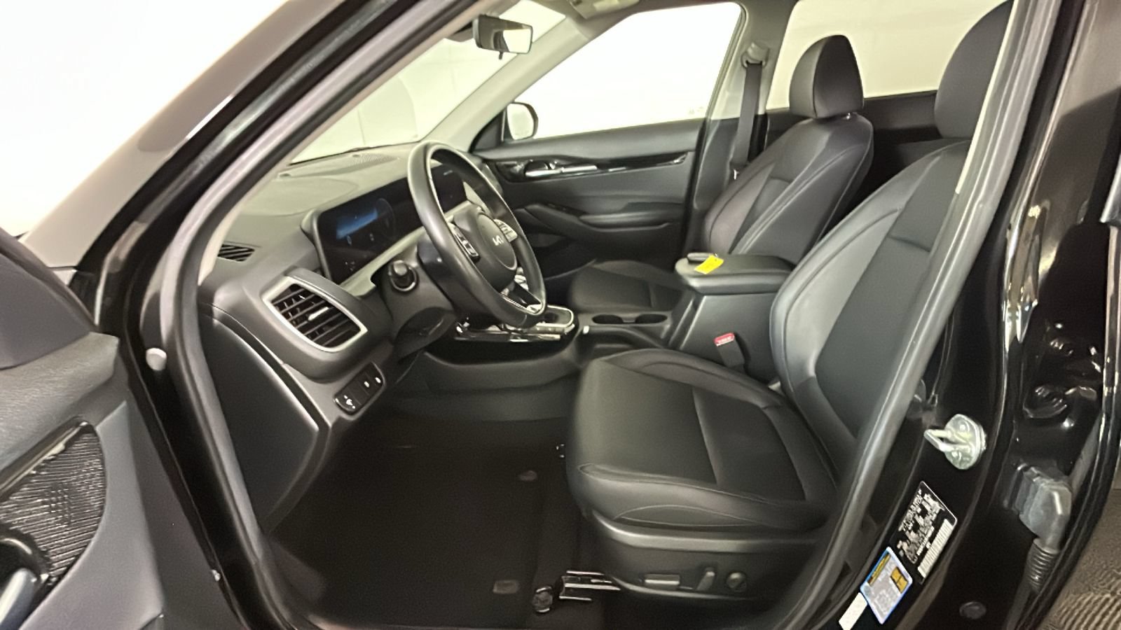 Used 2024 Kia Seltos EX AWD/4WD image 13