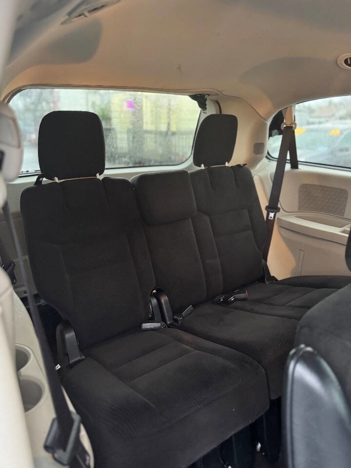 Used 2017 Dodge Grand Caravan SE w/ Power Window Group image 8