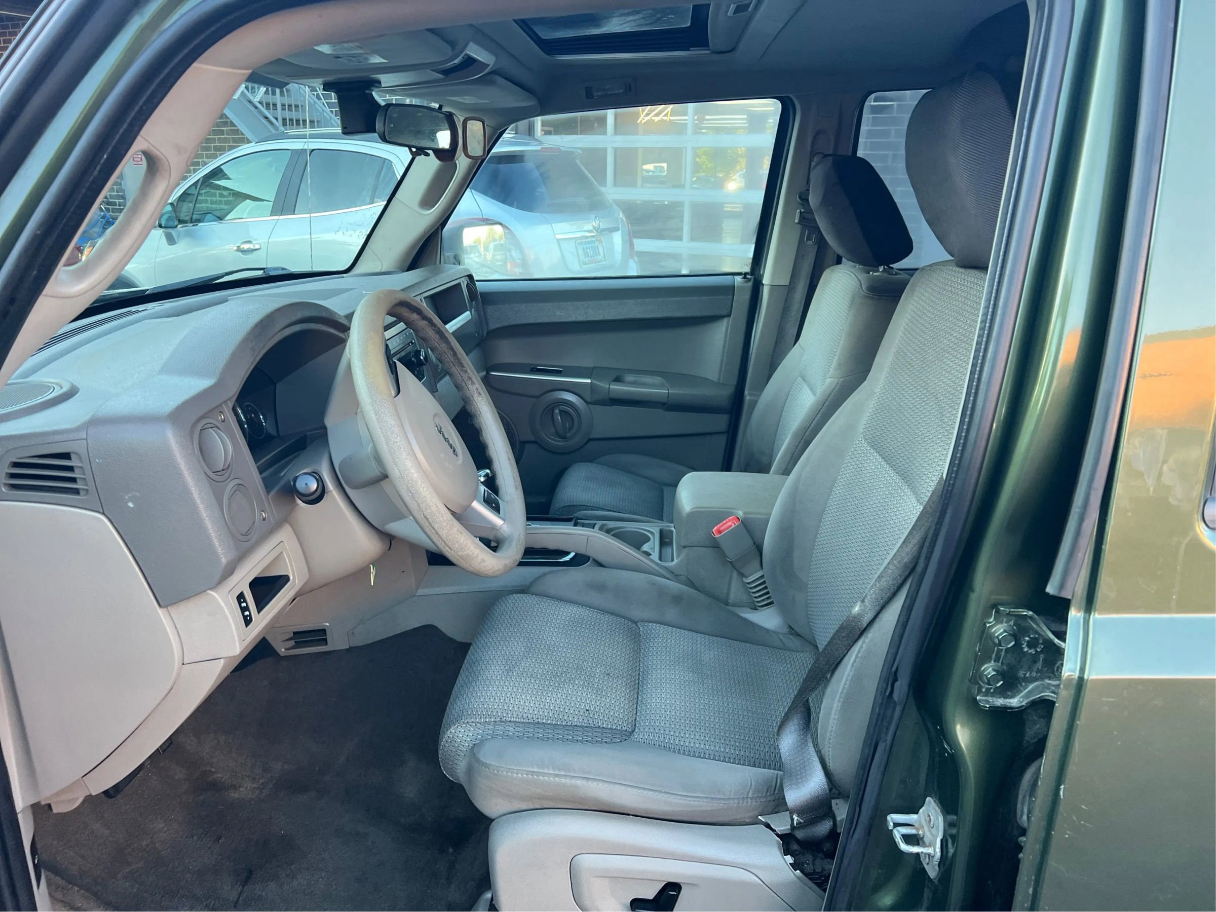 Used 2008 Jeep Commander Sport image 10