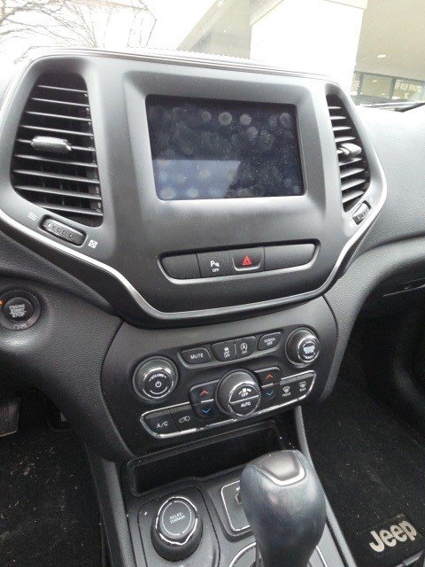 Used 2019 Jeep Cherokee Latitude Plus w/ Comfort/Convenience Group image 7