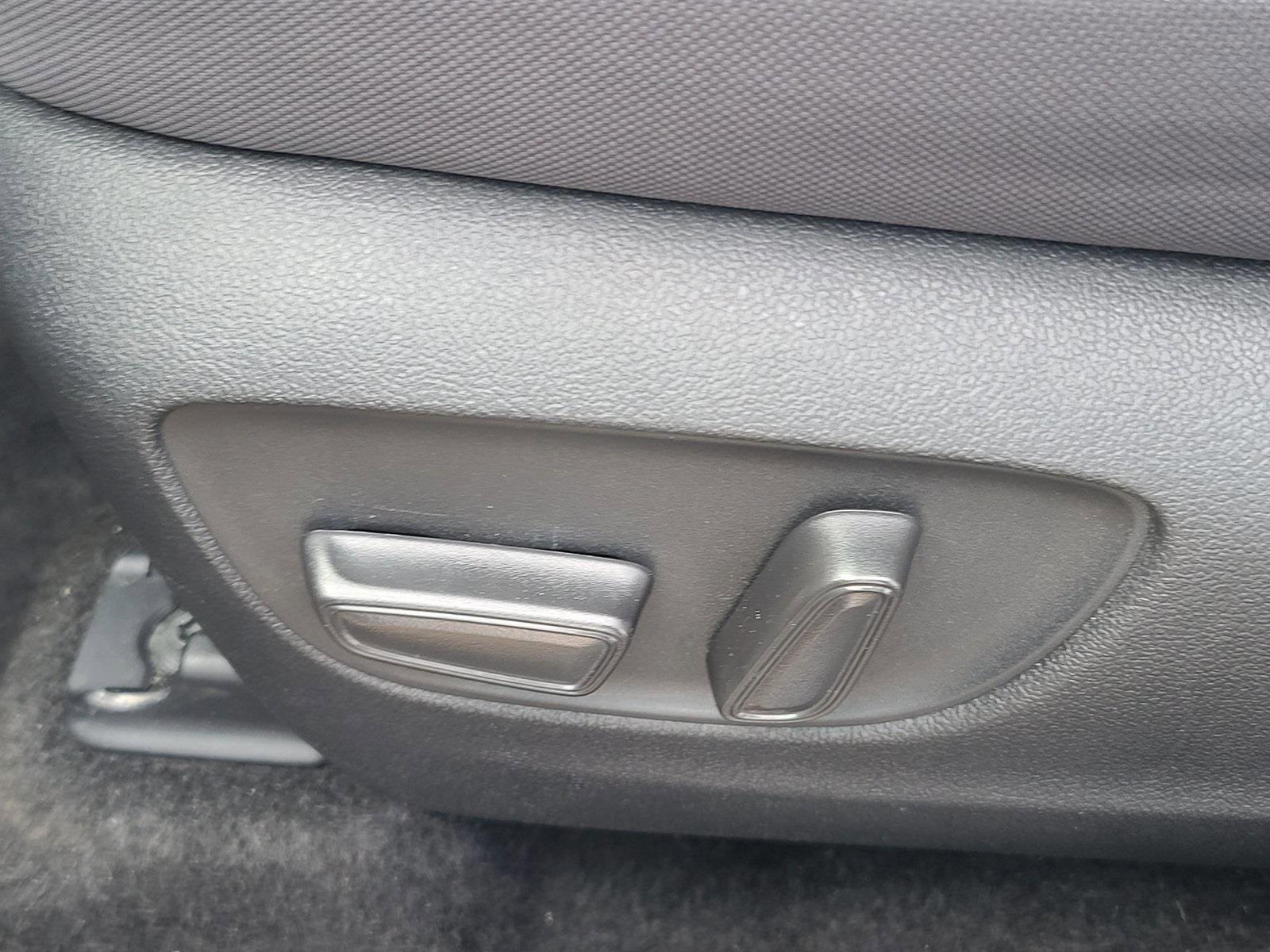 Used 2024 Toyota Highlander LE image 12