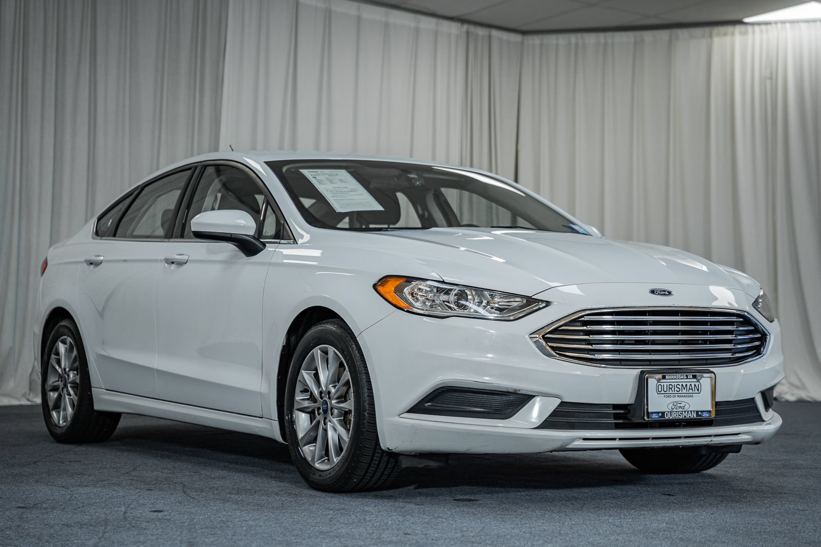 Used 2017 Ford Fusion SE FWD image 1