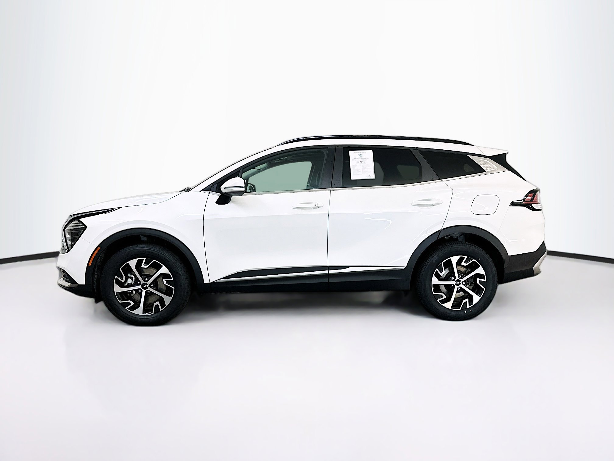 Used 2025 Kia Sportage EX w/ EX Premium Package AWD/4WD image 4