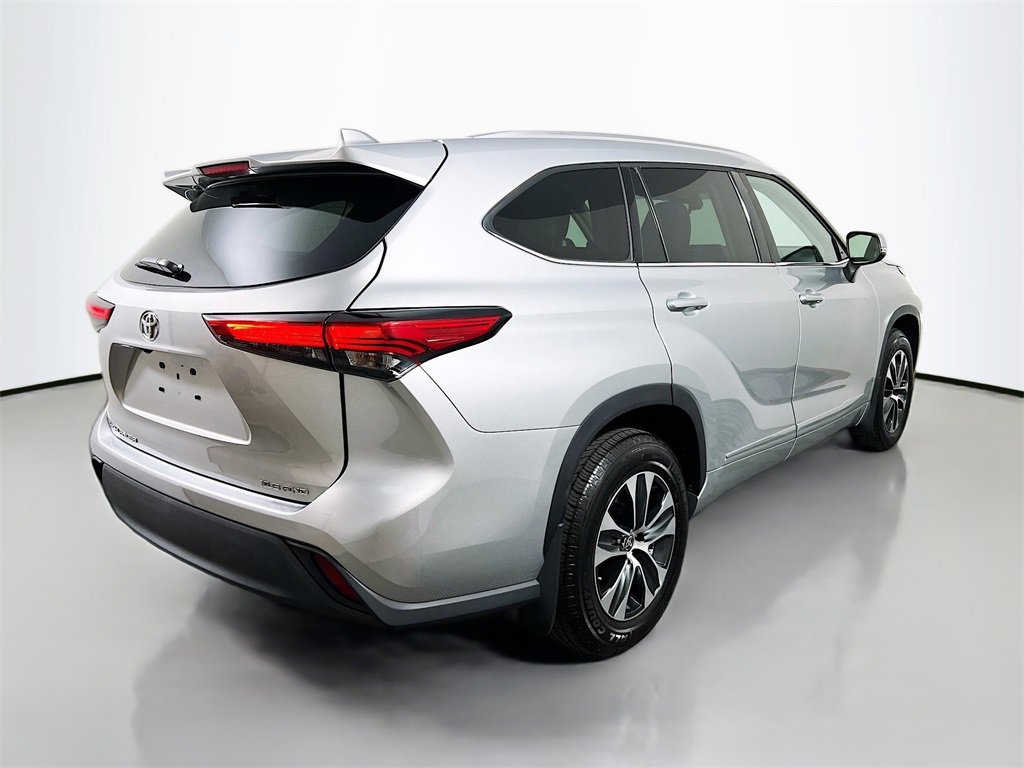 Used 2021 Toyota Highlander XLE image 7