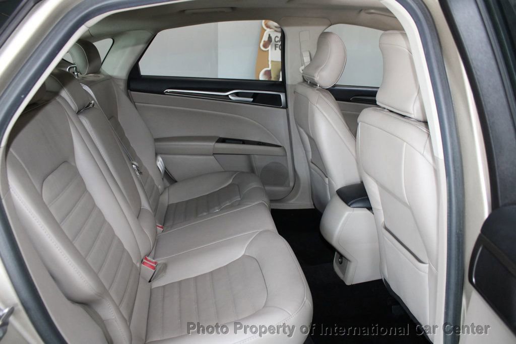 Used 2017 Ford Fusion SE image 25