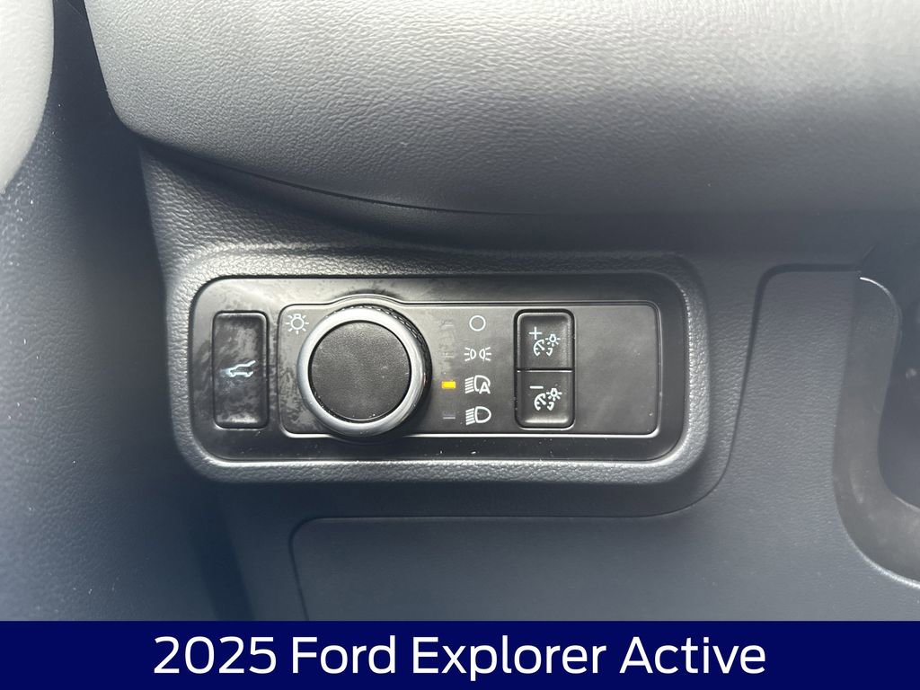 Used 2025 Ford Explorer Active image 26