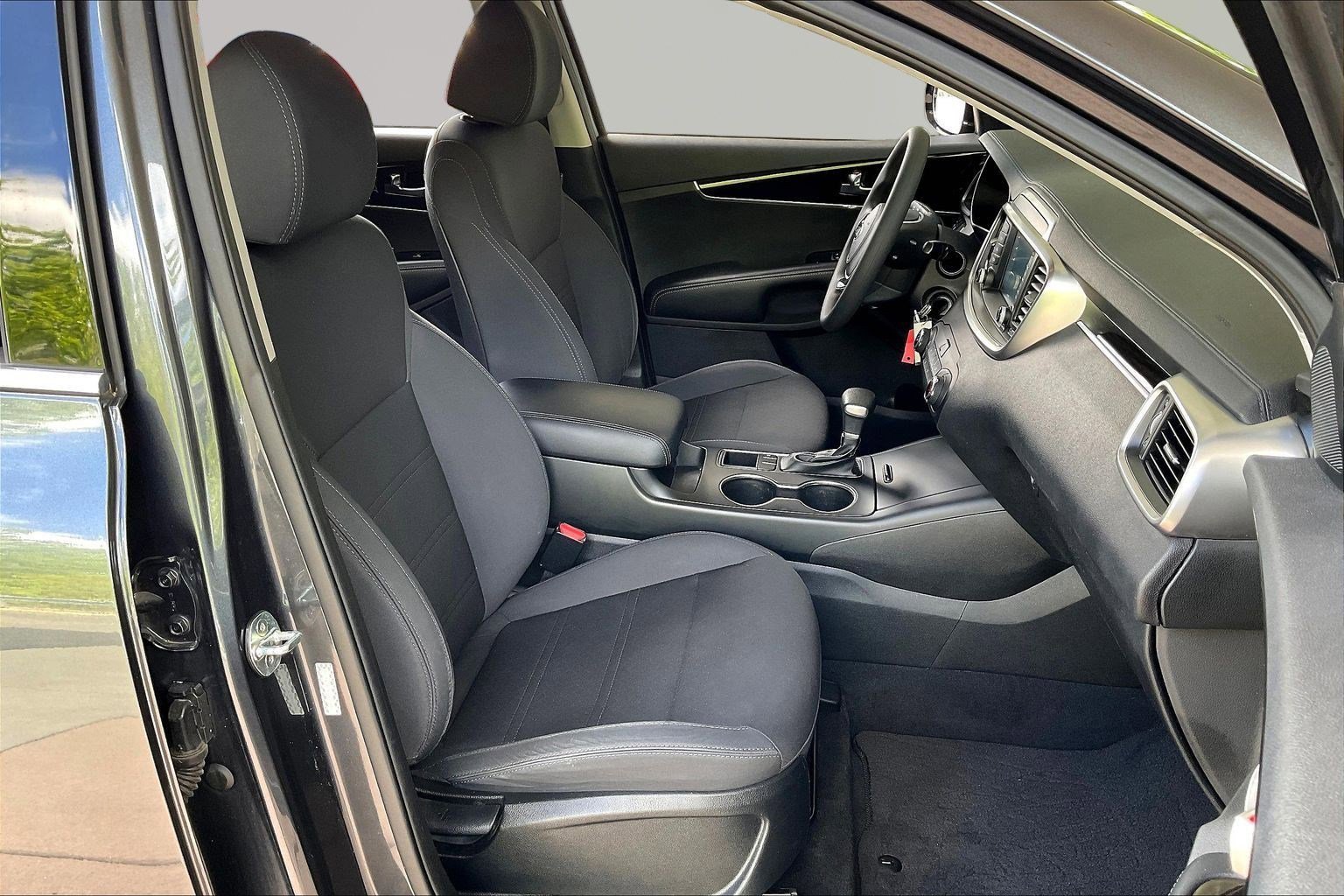 Used 2020 Kia Sorento LX FWD image 30