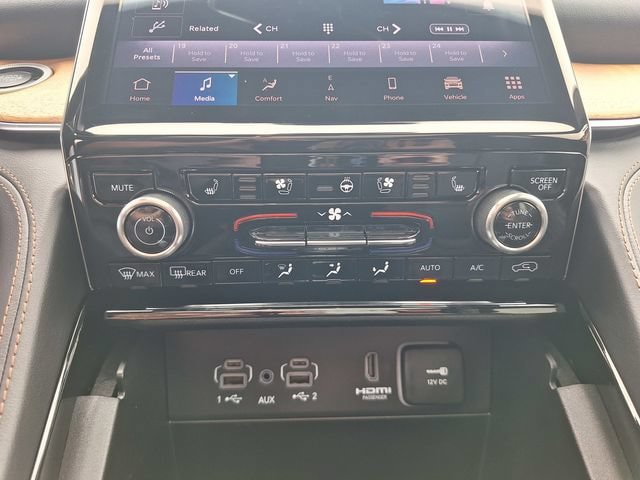Used 2023 Jeep Grand Cherokee L Summit AWD/4WD image 27