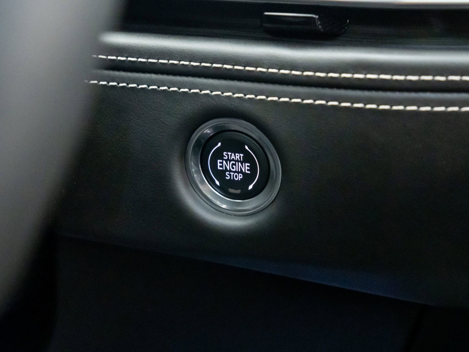 Certified 2025 Cadillac Escalade V w/ LPO, ONYX Package image 27