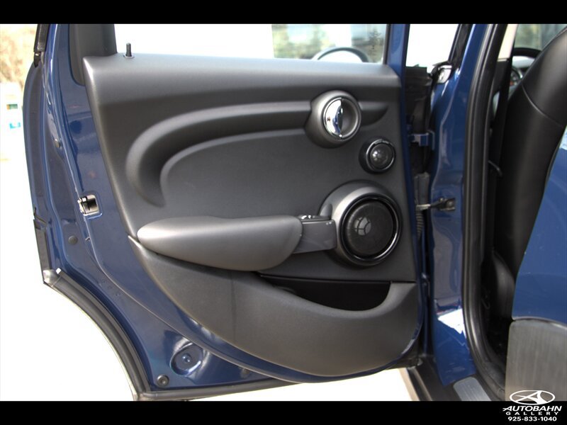 Used 2015 MINI Cooper 4-Door Hardtop w/ Premium Package FWD image 13