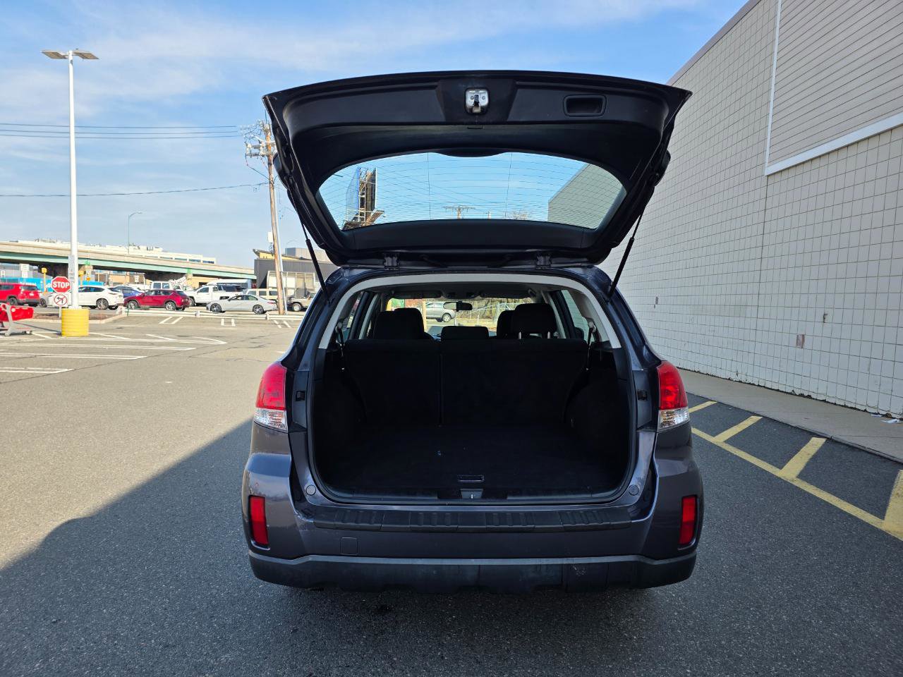 Used 2014 Subaru Outback 2.5i w/ Alloy Wheel Package image 9