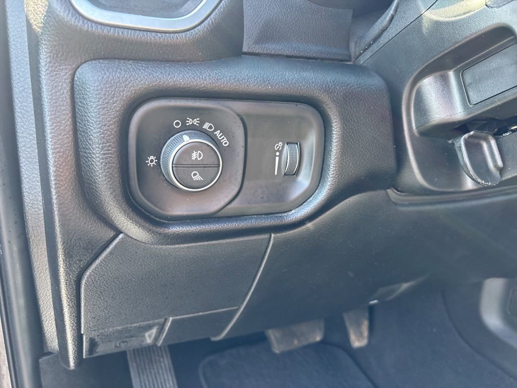 Used 2024 RAM 3500 Big Horn w/ Sport Appearance Package image 9