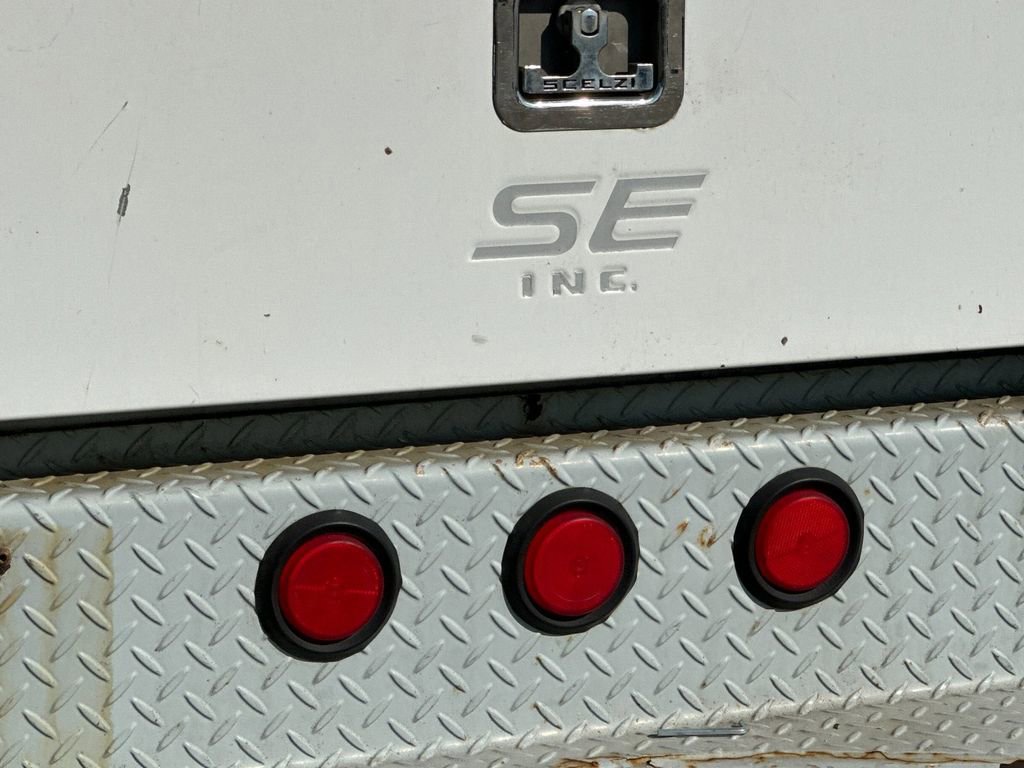 Used 2017 Ford F550 4x4 Regular Cab Super Duty image 3