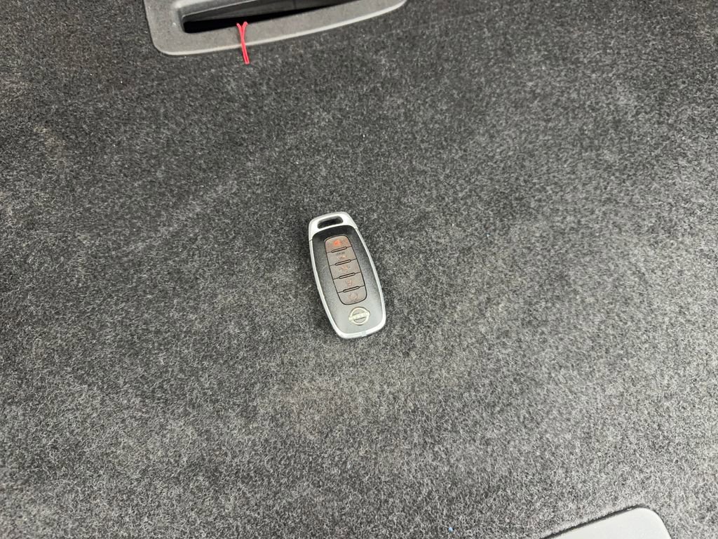 Used 2024 Nissan Rogue SL image 85