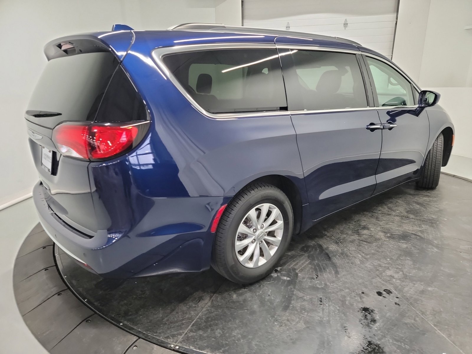 Used 2018 Chrysler Pacifica Touring Plus image 9