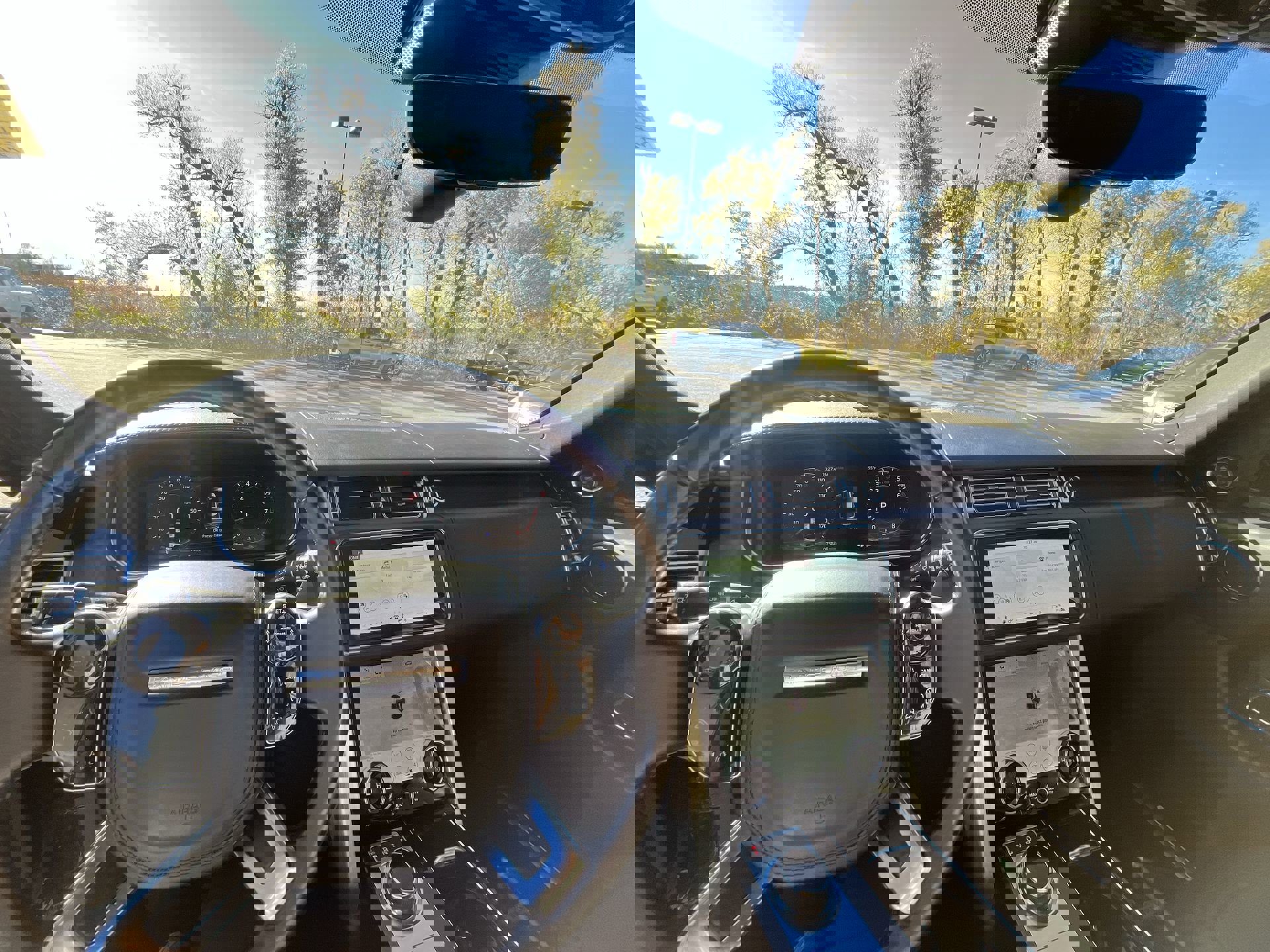 Used 2020 Land Rover Range Rover Long Wheelbase HSE image 10