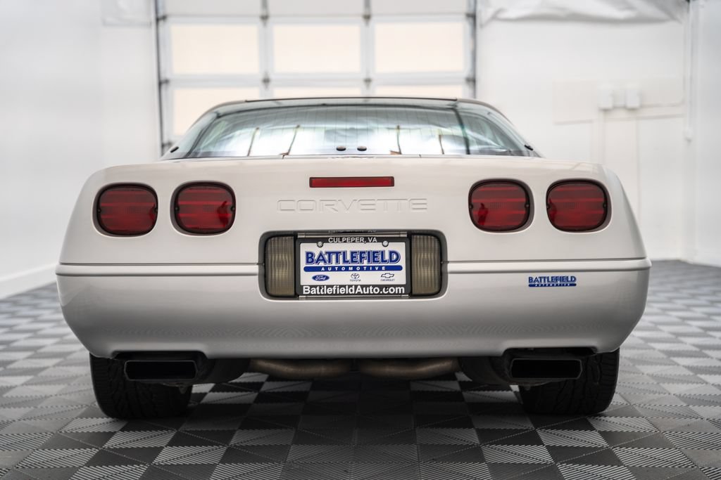 Used 1996 Chevrolet Corvette Coupe RWD image 6