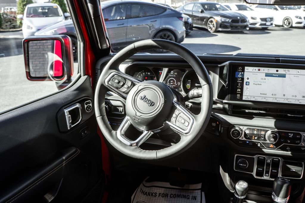 Used 2025 Jeep Wrangler Unlimited Sahara image 13