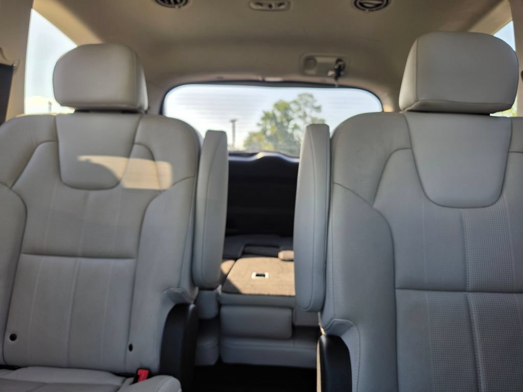 Used 2024 Kia Telluride EX w/ EX Captain's Chair Package FWD image 33