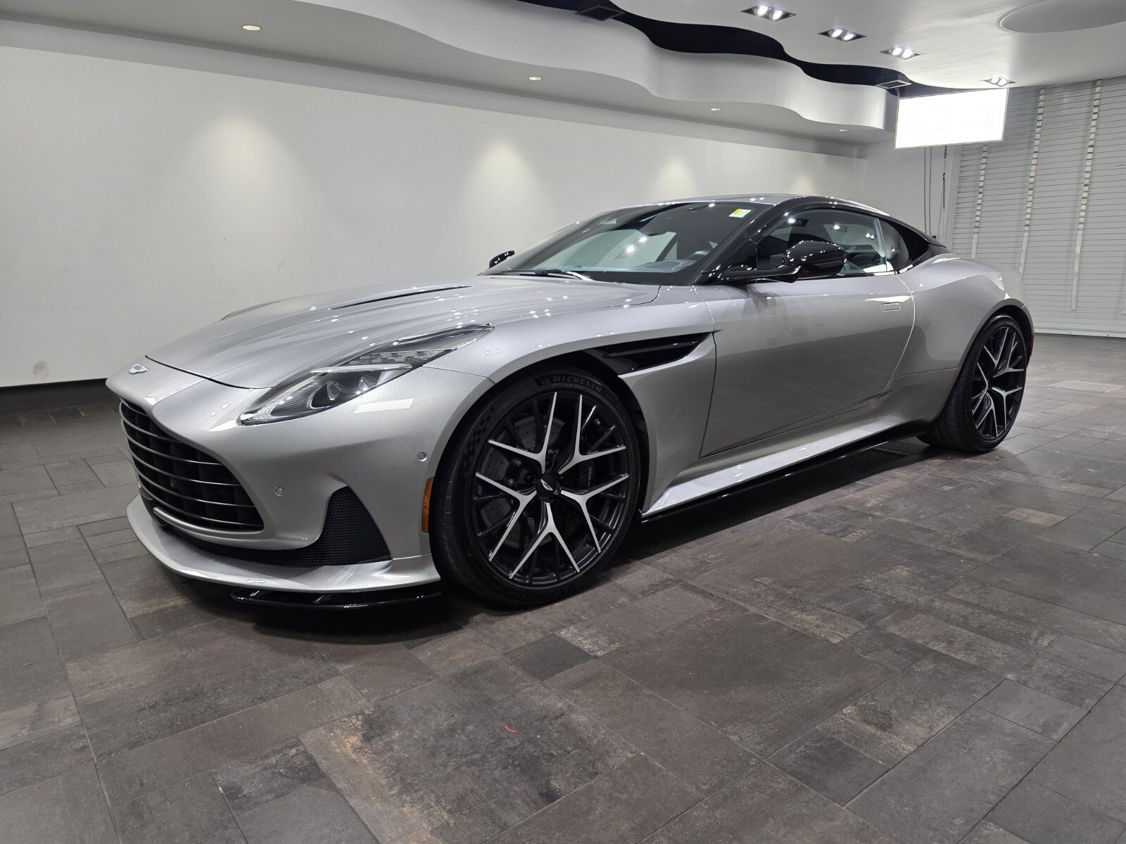 Used 2024 Aston Martin DB12 Coupe RWD image 26
