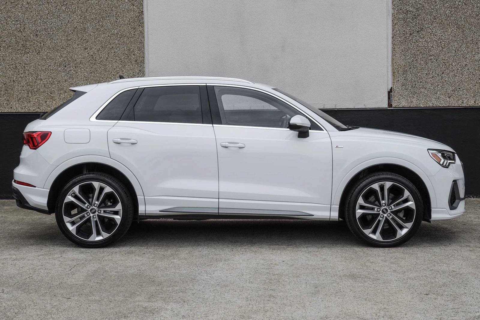 Used 2020 Audi Q3 2.0T Premium Plus w/ Premium Plus Package AWD/4WD image 8