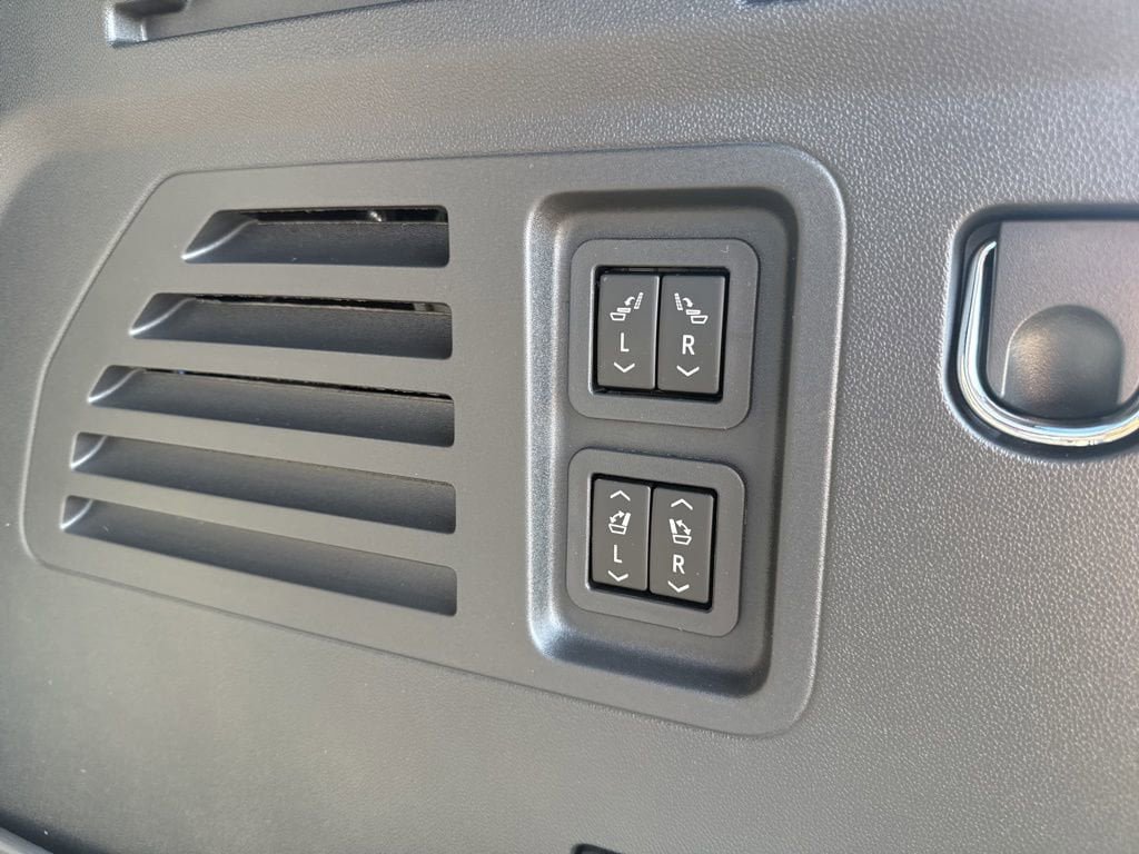 New 2026 GMC Acadia Denali Ultimate w/ LPO, Floor Liner Package AWD/4WD image 62
