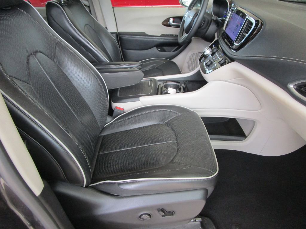 Used 2022 Chrysler Pacifica Limited image 20
