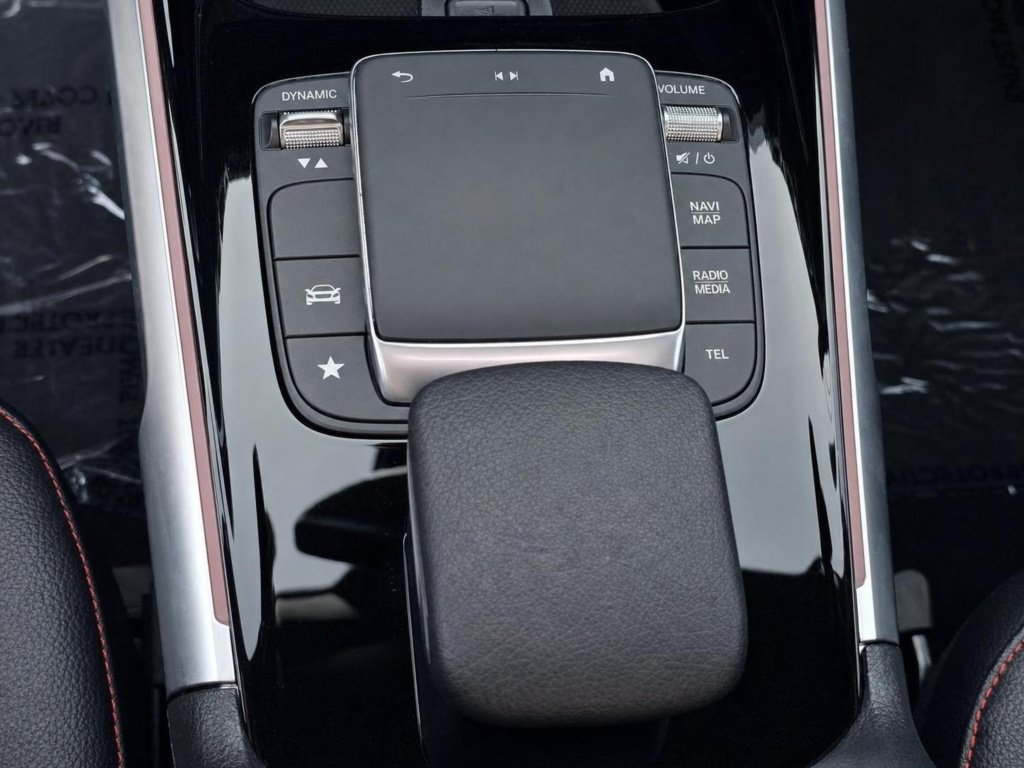 Used 2022 Mercedes-Benz GLB 250 4MATIC image 16