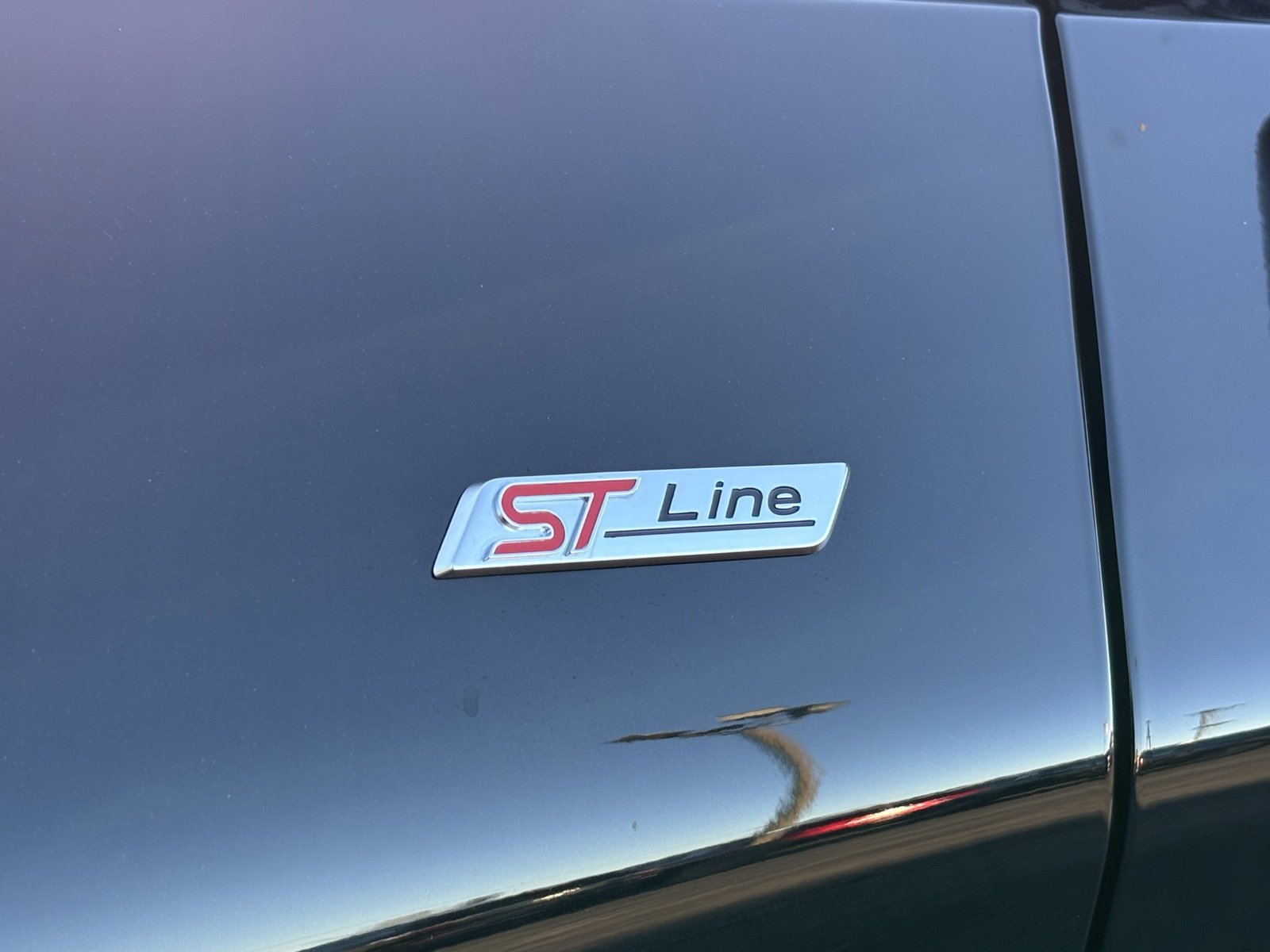 Used 2025 Ford Explorer ST-Line w/ Premium Package image 13