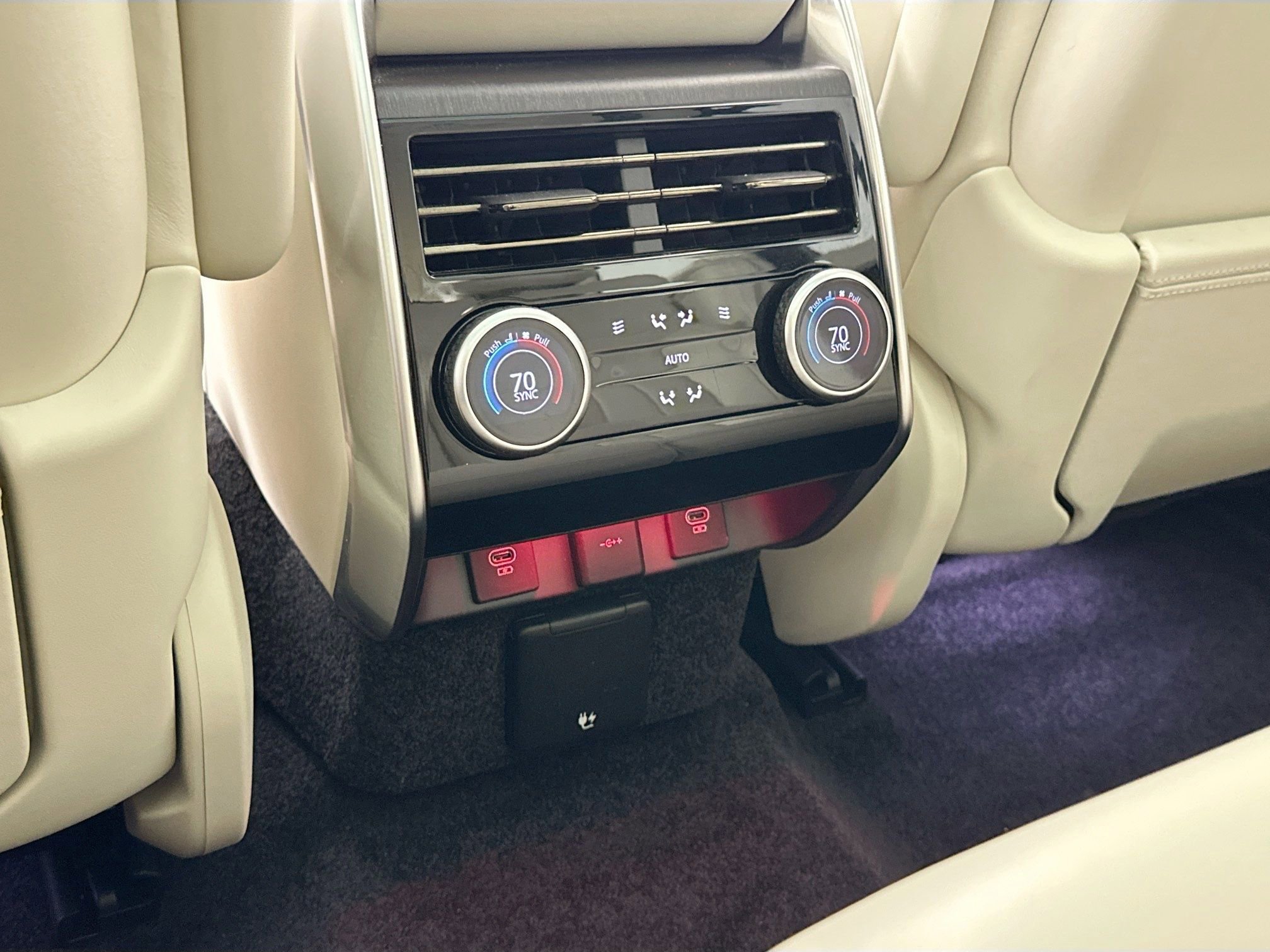 Certified 2023 Land Rover Range Rover SE AWD/4WD image 24
