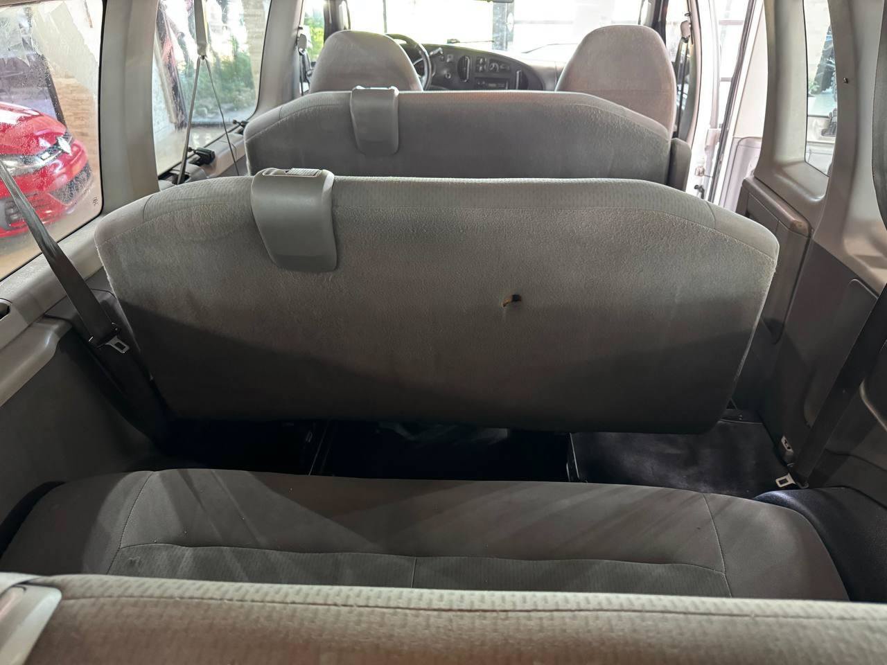 Used 2006 Ford E-350 and Econoline 350 XL RWD image 16