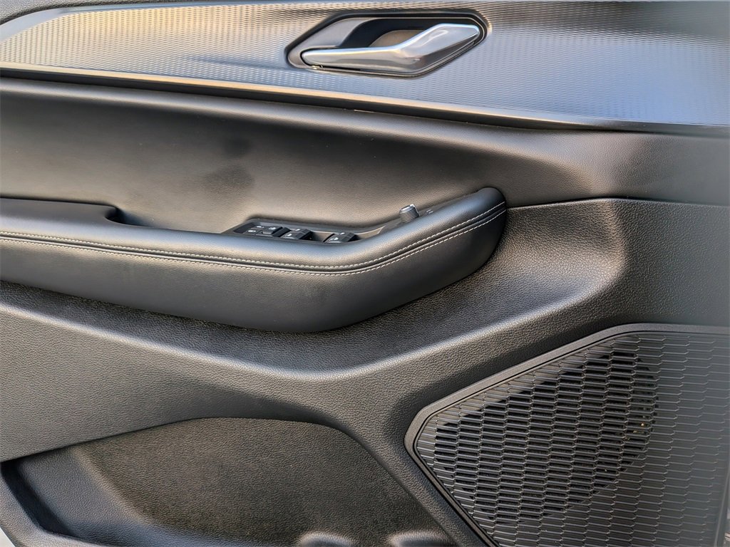 Used 2024 Jeep Grand Cherokee L Laredo w/ Luxury Tech Group I image 27