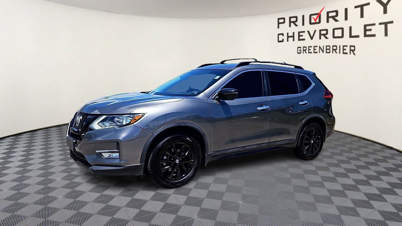 Used 2018 Nissan Rogue SV w/ Premium Package FWD image 4