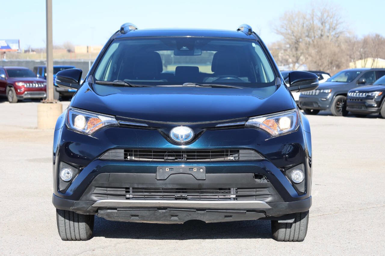 Used 2018 Toyota RAV4 XLE AWD/4WD image 5