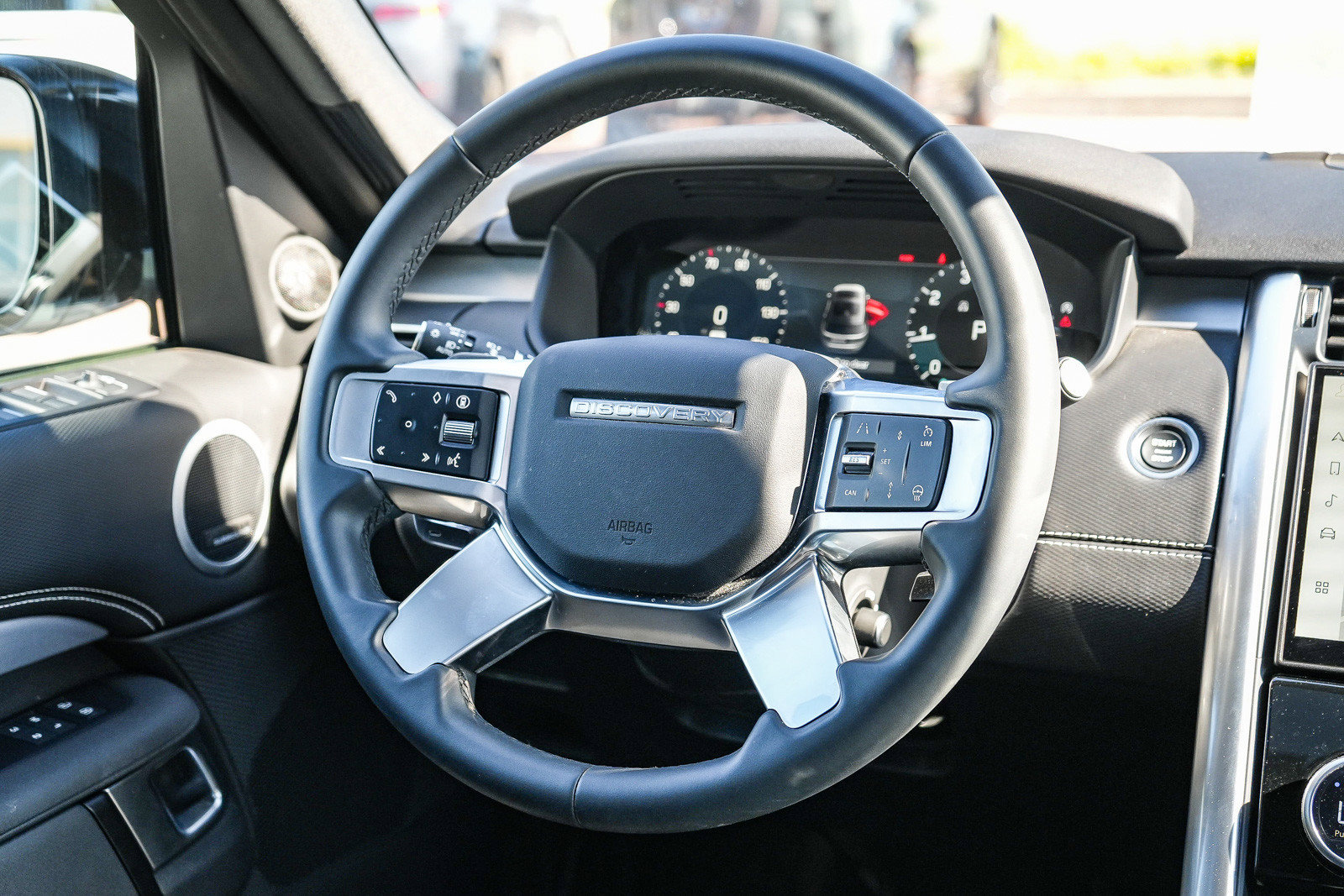 Certified 2025 Land Rover Discovery Dynamic SE AWD/4WD image 11