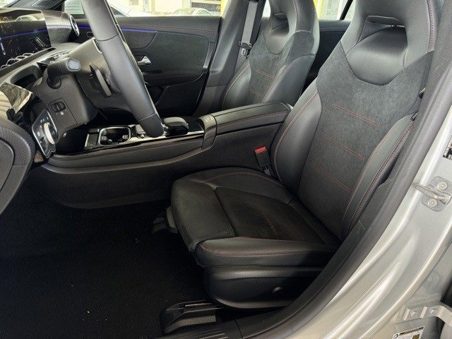 Used 2023 Mercedes-Benz CLA 250 4MATIC image 13