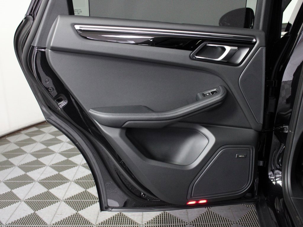 Used 2026 Porsche Macan image 33