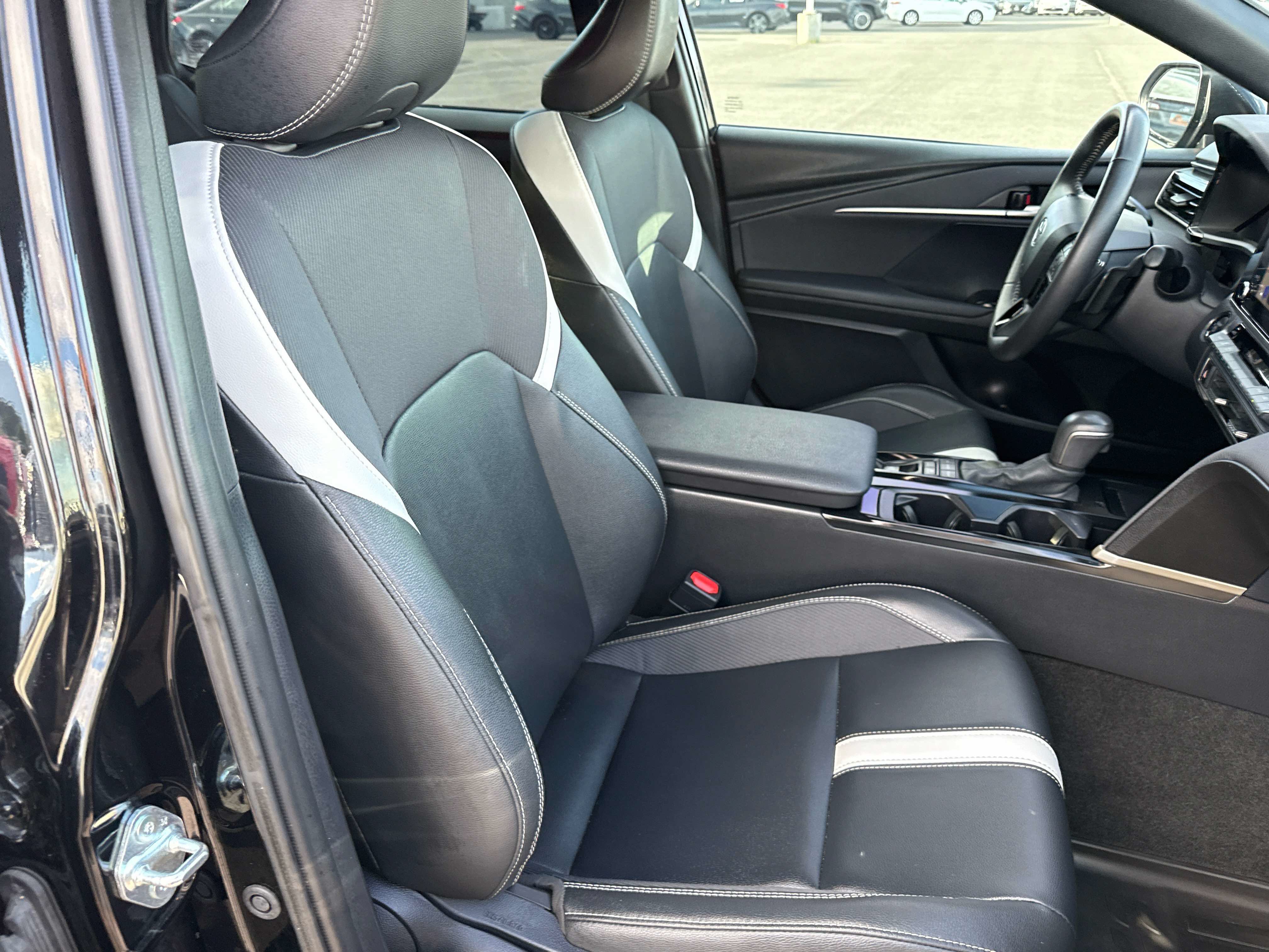 Used 2025 Toyota Camry SE FWD image 17