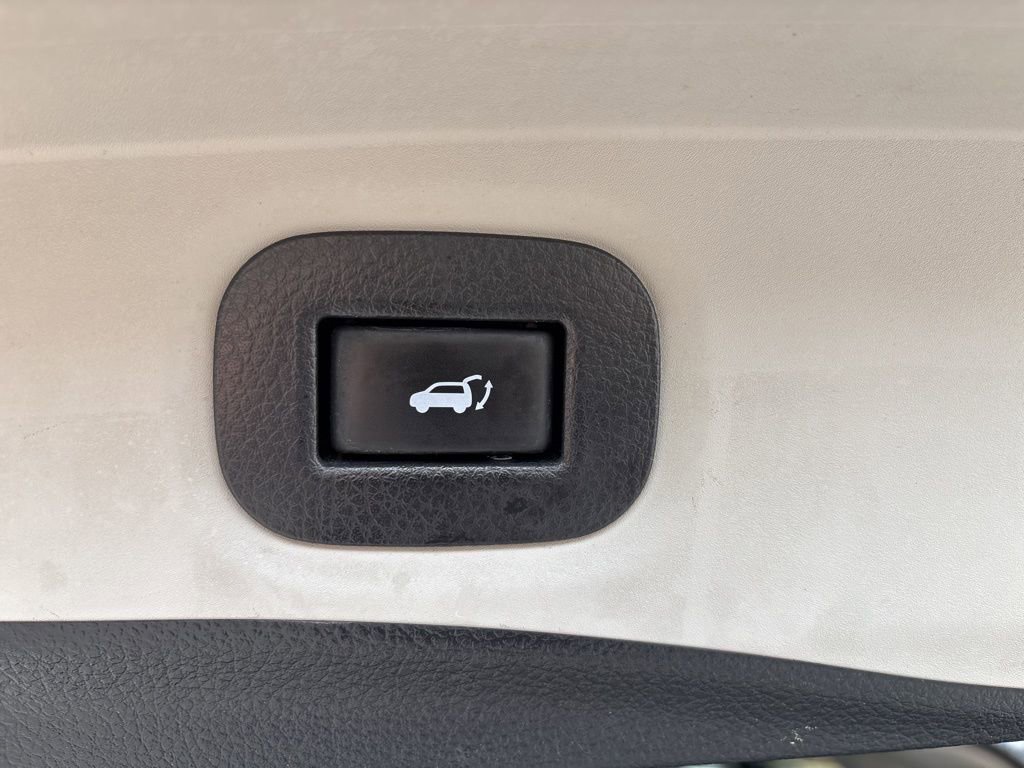 Used 2019 Nissan Rogue SV image 8
