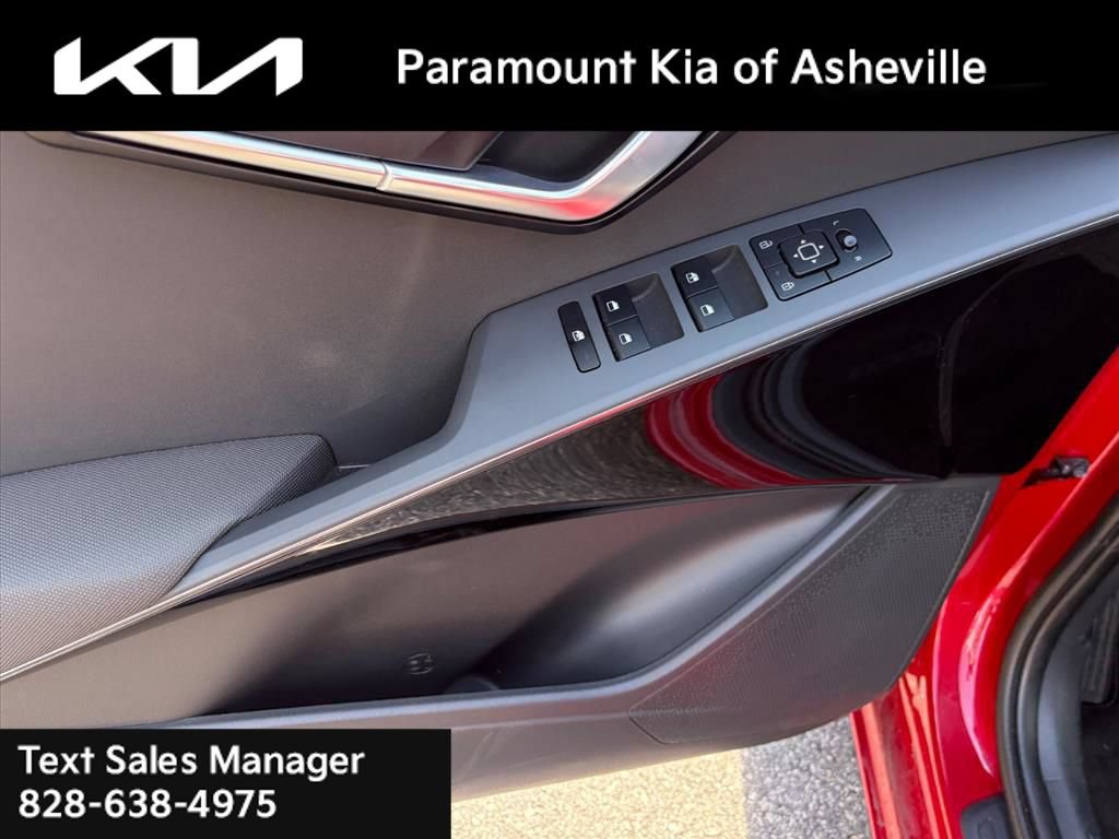 Certified 2025 Kia Niro EX FWD image 25