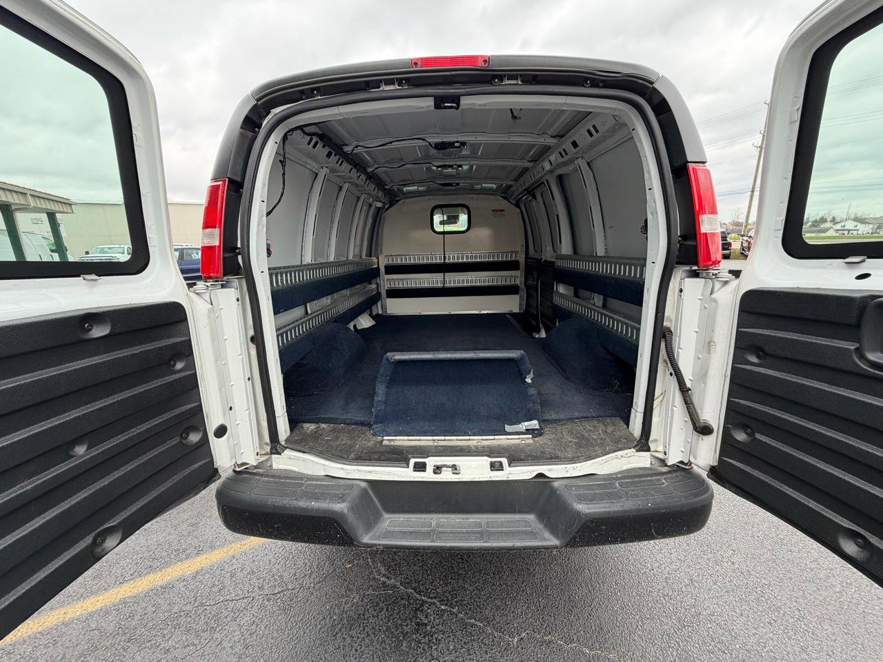 Used 2019 Chevrolet Express 2500 RWD image 10
