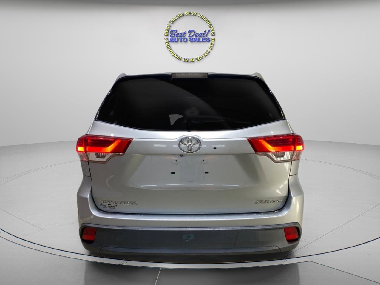 Used 2017 Toyota Highlander XLE image 5