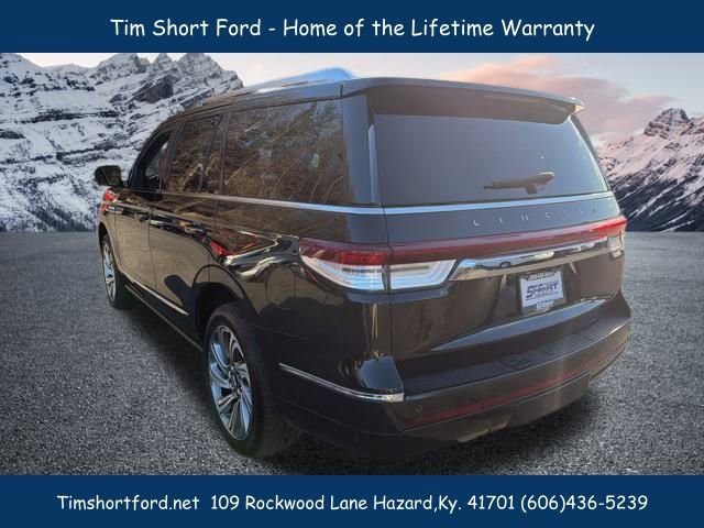 Used 2023 Lincoln Navigator Reserve image 5