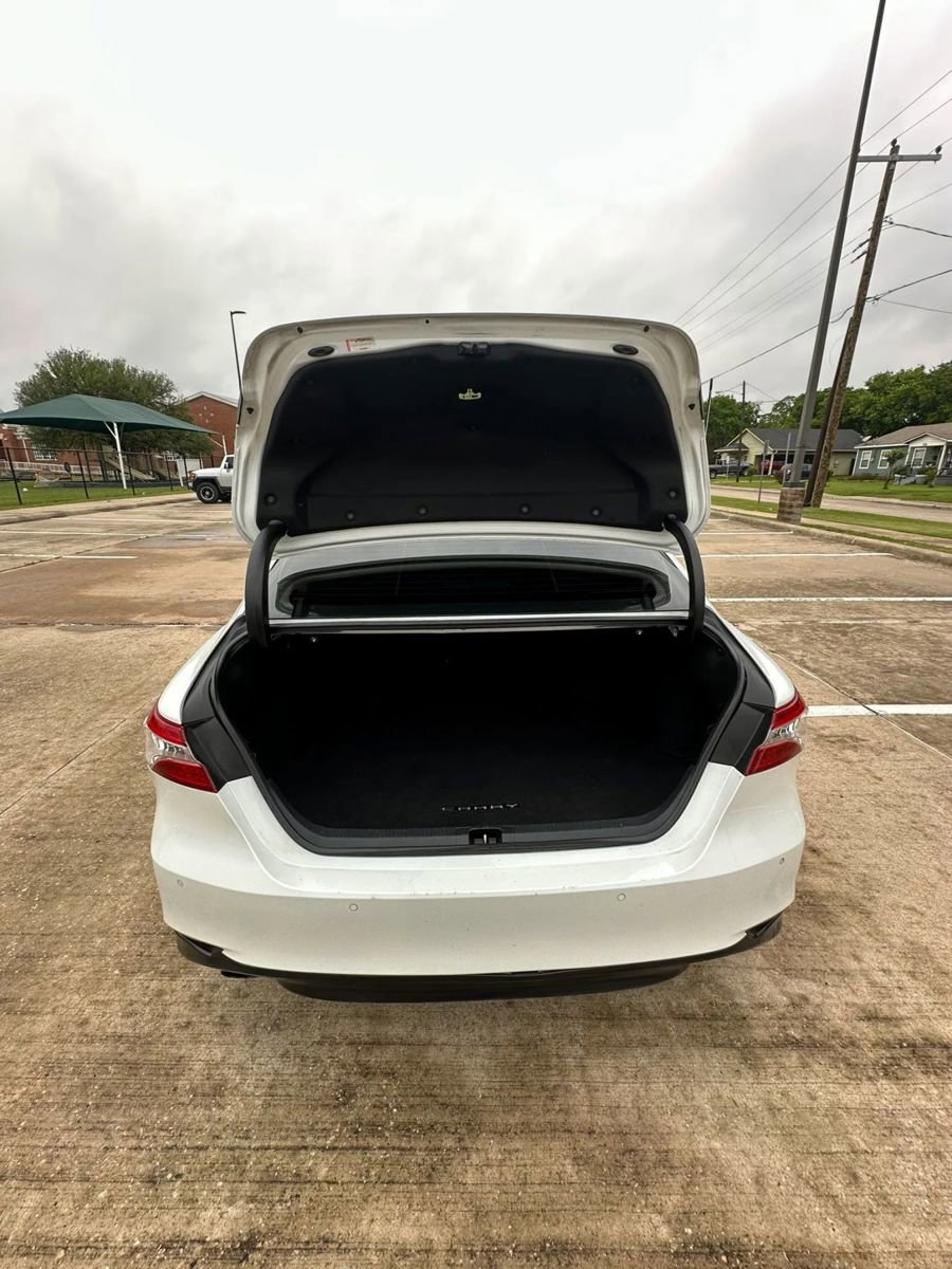 Used 2018 Toyota Camry XLE FWD image 17
