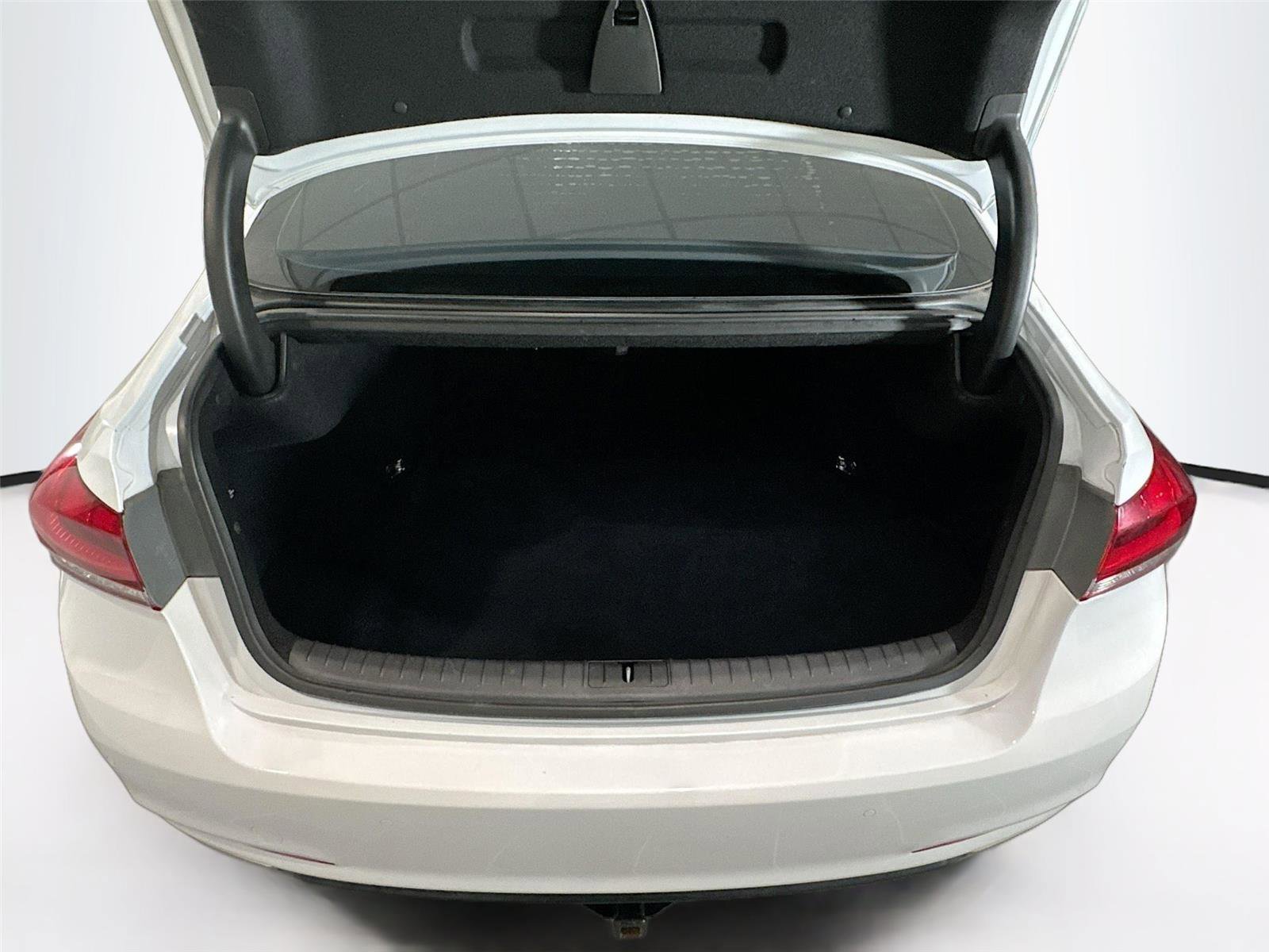 Used 2017 Genesis G80 3.8 w/ Option Group 03 image 19