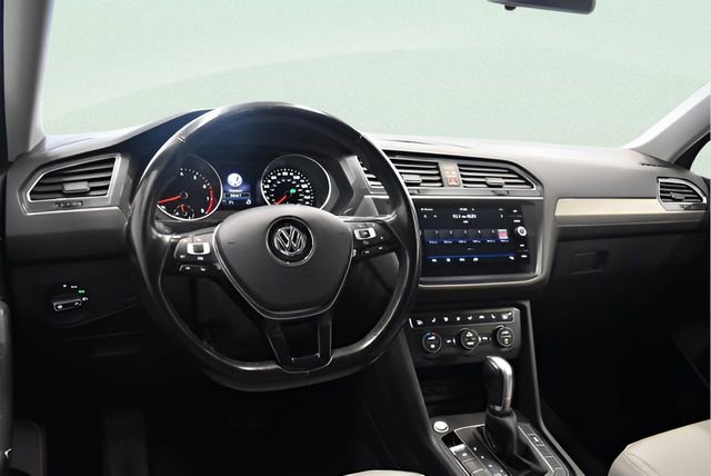 Used 2018 Volkswagen Tiguan SE w/ 3rd Row Seat Package AWD/4WD image 23